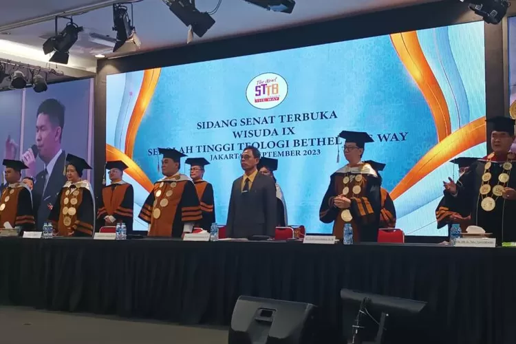 Hadiri Wisuda Ke Stt Bethel The Way Direktur Pendidikan Kristen Tekankan Pentingnyamenjadi