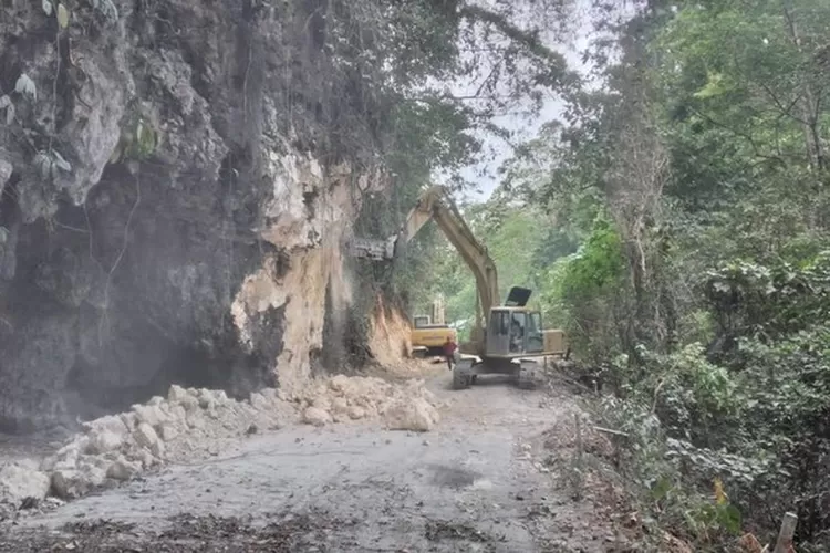 Pengerjaan Jalan Sumpang Labbu Poros Bone-Makassar