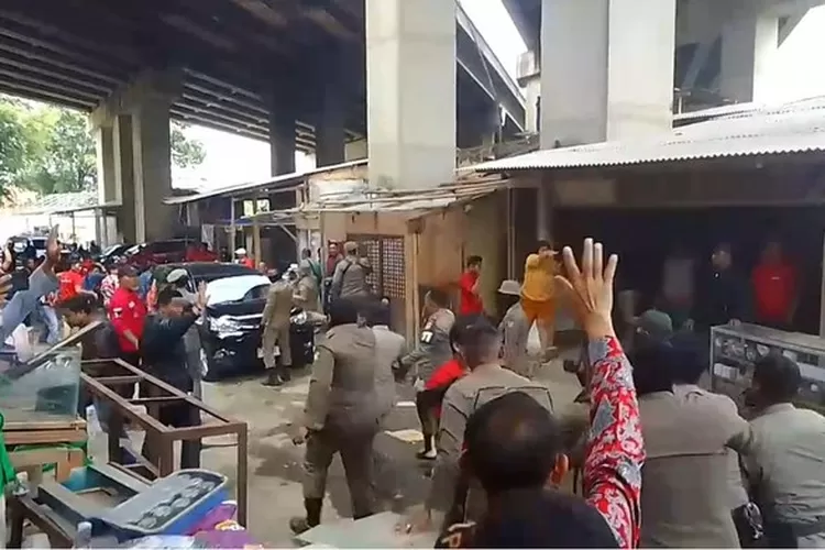 pembongkaran lapak di bogor