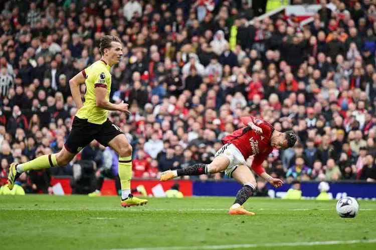 Manchester United Ditahan Imbang Burnley 1-1, Peluang Lolos Liga Europa ...