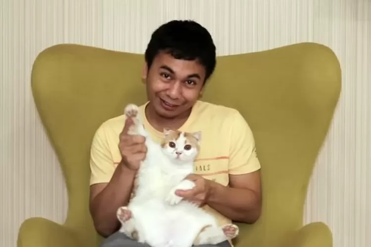 Raditya Dika Berduka Ditinggal Mati Kucing Kesayangan yang Menemaninya  Selama 13 Tahun: Selamat Jalan Morganissa - Ayo Indonesia