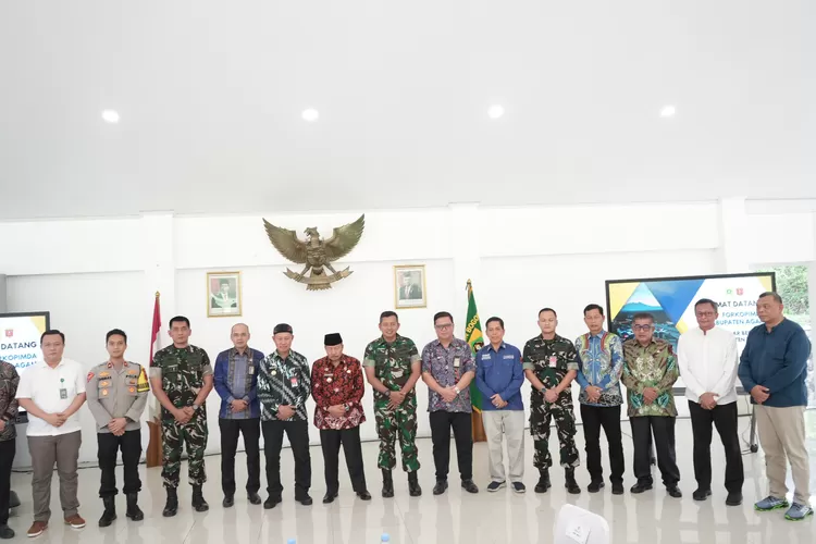 Pj. Bupati Bogor menerima Bupati dan Forkopimda Agam untuk studi tiru penyelenggaraan Pemilu dan Pilkada. (Humas Kab Bogor)