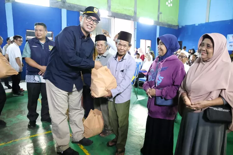 Pemkab Bogor berikan Bantuan Sosial dalam tangani kemiskinan Ekstrim di desa Pancawati (Diskominfo Kab Bogor)