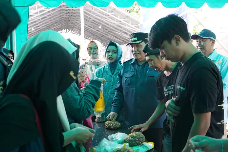 Pj Bupati Bogor lakukan rangkaian kegiatan pelayanan kepada warga di Leuwiliang (Diskominfo Bogor)