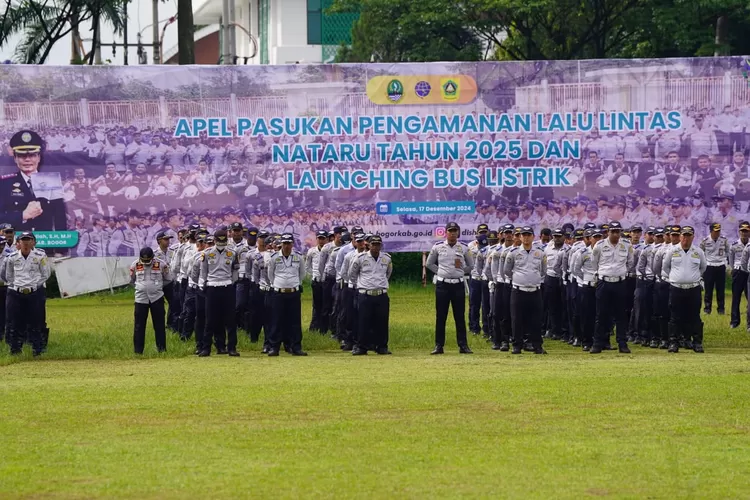 Apel Pasukan Pengamanan Lalu Lintas Nataru Tahun 2025 dan Launching Bus Listrik (Diskominfo Bogor)
