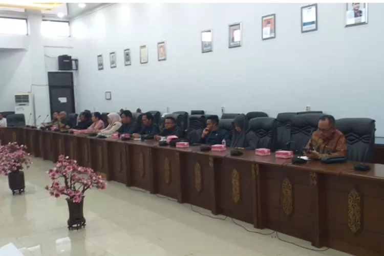DPRD Barito Utara (Barut), Kalteng, menggelar 2 Rapat Dengar Pendapat atau RDP secara tertutup