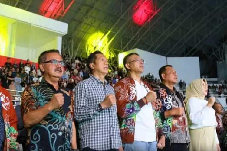 Pj Bupati Barito Utara (Barut), Muhlis menghadiri acara puncak Gebyar Undian Taheta Berkah Periode XXVIII Tahun 2024 dan 2025 Bank Kalteng yang digelar di GOR Indoor Serbaguna Jalan Tjilik Riwut, Kota Palangka Raya, pada Sabtu malam, 15 Februari 2025. Foto: Diskominfosandi Barut