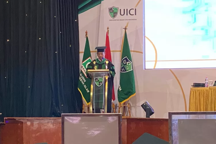 UICI menggelar Dies Natalis ke-4 sekaligus Wisuda Perdana di Auditorium Binakarna, Hotel Bidakara, Jakarta.