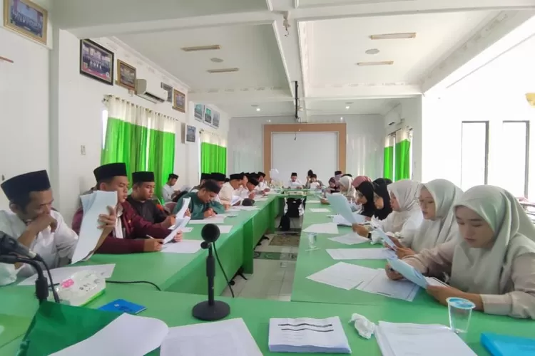 Calon Peserta PKU Angkatan XIX sedang mengikuti ujian tulis dan psikotes. (Istimewa)