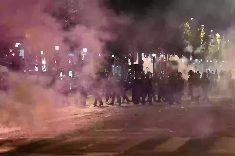 Perayaan PSG usai menjuarai Liga Champions berubah jadi kekacauan; dua orang tewas dan ratusan luka di seluruh Prancis. (X/@CLPRESSFR)