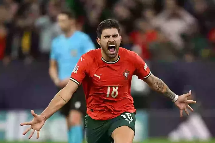 Ruben Neves mencetak penalti kemenangan untuk Portugal. (X/@selecaoportugal)