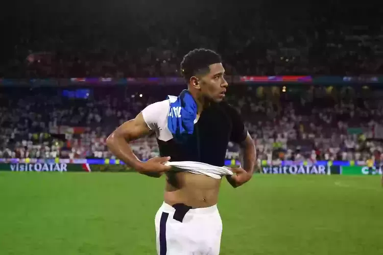 Jude Bellingham dipastikan absen panjang setelah menjalani operasi bahu kiri di London pada Rabu (16/7). (X/@realmadrid)