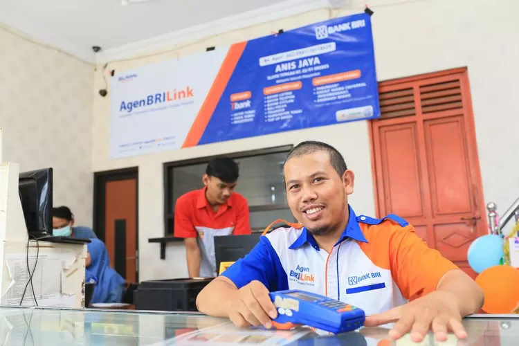 BRI catat transaksi Rp843 triliun lewat AgenBRILink. Jangkau 67 ribu desa, dorong inklusi keuangan dan ekonomi 3T. (Foto: BRI)