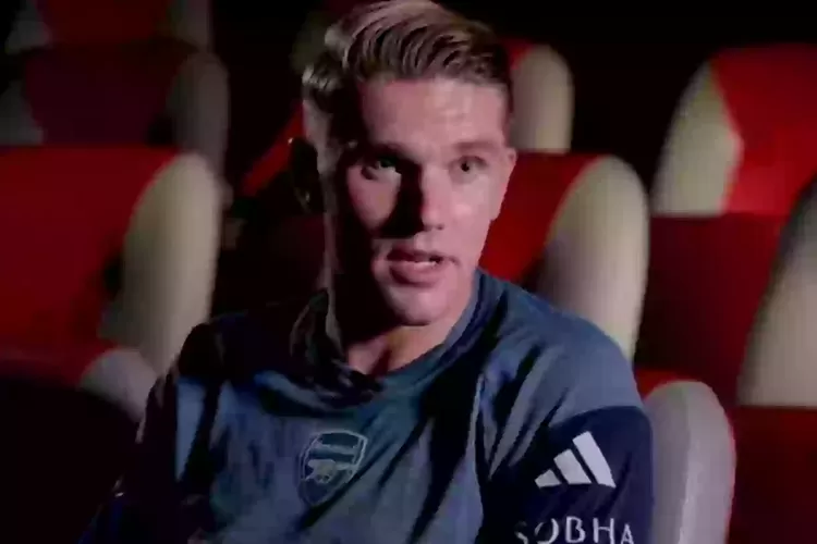 Viktor Gyokeres resmi jadi pemain Arsenal. Ia menjelaskan alasan menolak MU, Chelsea, hingga Juventus demi bergabung dengan The Gunners. (X/@Arsenal)