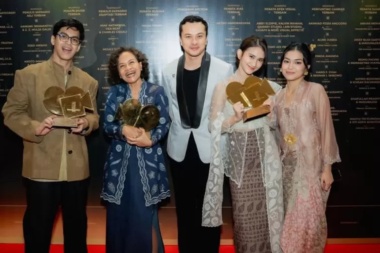 Leya Princy dan El Putra Sarira berhasil membawa pulang piala Festival Film Indonesia (FFI) 2025