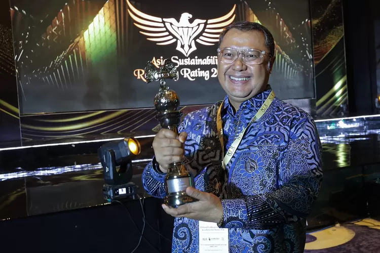 Gelaran awarding ceremony Asia Sustainability Reporting Rating (ASRRAT) 2023 yang diselenggarakan di Raffles HoteGelaran awarding ceremony Asia Sustainability Reporting Rating (ASRRAT) 2023 yang diselenggarakan di Raffles Hotel Jakarta, (6/11). (bank bjb) Jakarta, (6/11). (bank bjb)