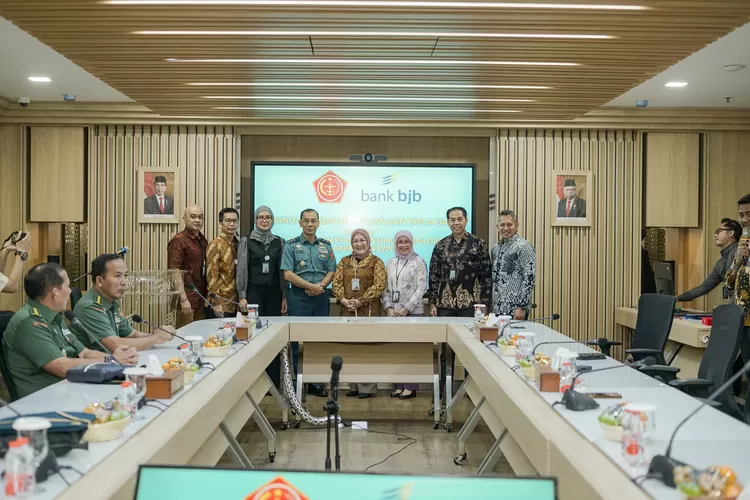 Penandatanganan Perpanjangan Perjanjian Kerja Sama (PKS) dengan Mabes TNI, di Kantor Pusat bank bjb. (bank bjb)
