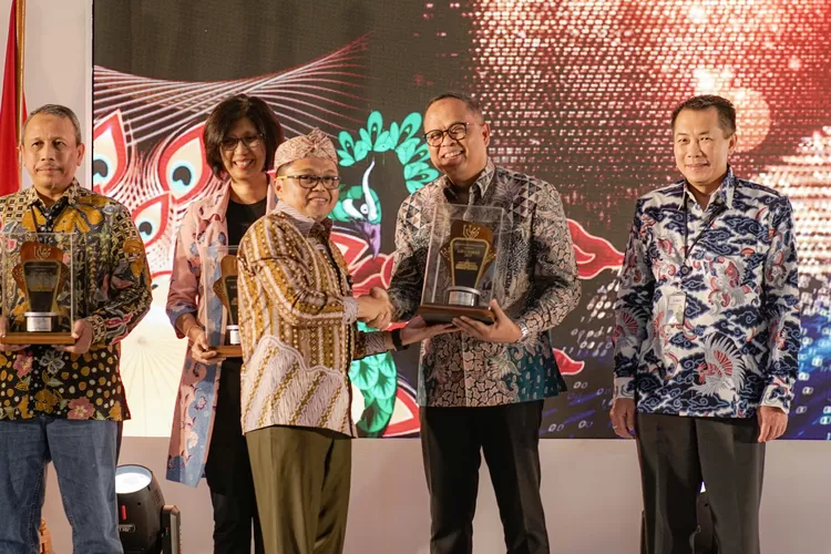 bank bjb menjadi salah satu pemenang BI Award 2023 kategori Bank Pendukung Pembiayaan Inklusif Terbaik Bank KBMI 1 dan KBMI 2. (bank bjb)