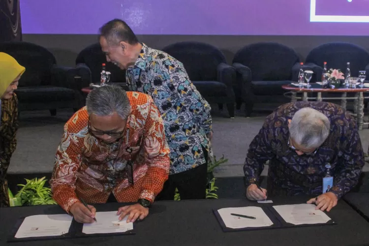 Bank Jambi menjadi Bank Pembangunan Daerah (BPD) ke-4 yang berproses menjalin komitmen sinergi KUB dengan bank bjb. (bank bjb)