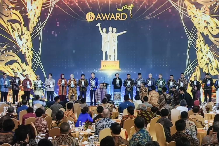 BRI berhasil memboyong tiga penghargaan Bank Indonesia (BI) Award di Jakarta.