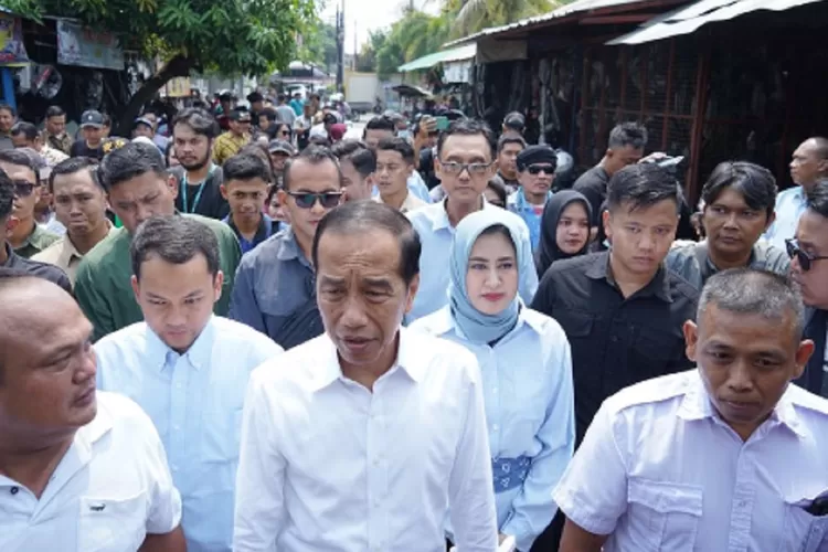 Merasa Jadi Presiden? Jokowi Kembali Blusukan Ke Pasar, Netizen: Post Power Syndrome (Instagram/@boloneastrid)