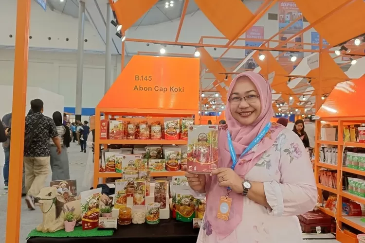 Novi Kurnia Setiawati, pemilik dan pengusaha Abon Cap Koki.