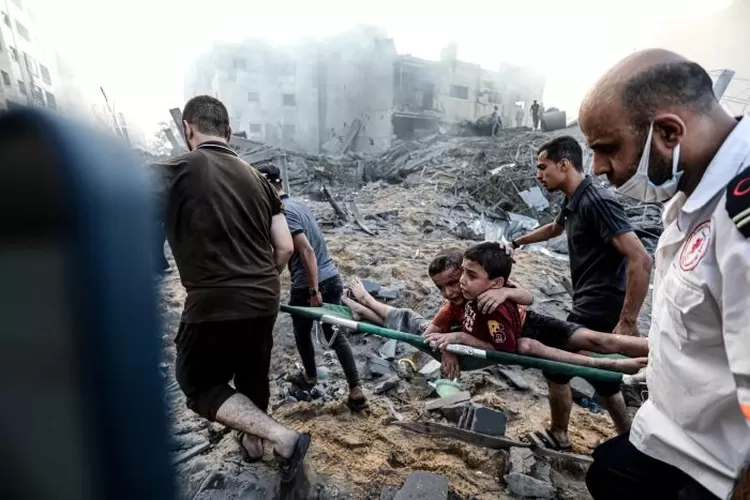 Tragis! Ribuan Anak Terbunuh di Jalur Gaza Tiga Pekan Terakhir, Save The Children : Ini Pelanggaran Berat - Suara Merdeka - Halaman 2