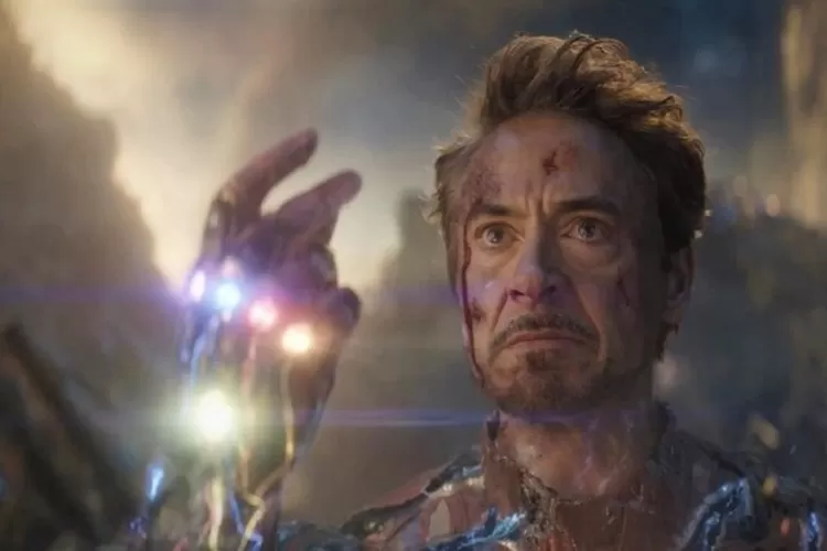 Caption foto: Adegan Kematian Robert Downey Jr. sebagai Tony Stark dan Iron Man (Twitter/X ScreenGeek)