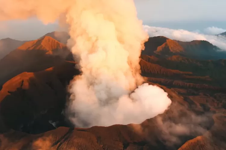 Gunung Api Dukono Di Maluku Utara Erupsi, Soal Pendakian PVMBG Beri ...