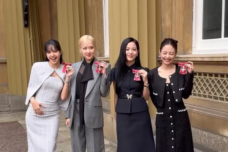 Blackpink Terima Gelar Medali Mbe Kehormatan Dari Raja Charles Iii Di Istana Buckingham London 8083