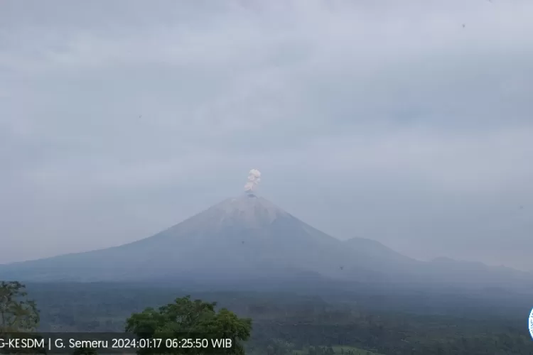 Kembali Erupsi, Gunung Semeru Muntahkan Abu Vulkanik Lebih Dari 4.000 ...