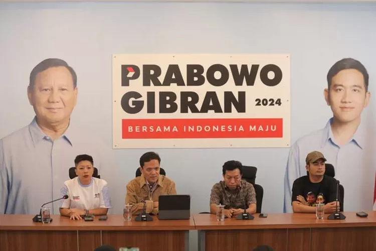 Wakil Ketua TKN Prabowo-Gibran Habiburokhman dalam konferensi pers di Media Center TKN Prabowo-Gibran, Kebayoran Baru, Jakarta.