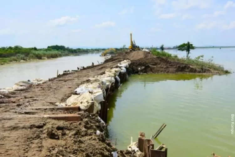 Perbaikan Tanggul Sungai Wulan Demak Dikebut, Antisipasi Banjir Susulan ...