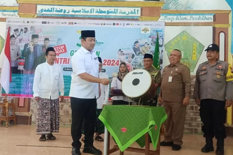 Membuka Gerakan Santri Menulis Di Cilacap, Jawa Tengah, Ketua LKPP ...