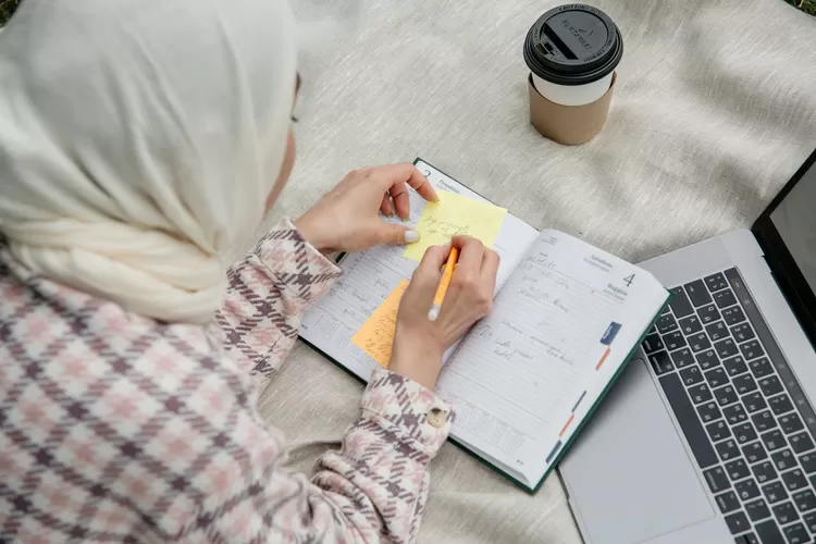 Contoh Jawaban: Menurut Anda, Apakah Tantangan Dalam Melakukan ...