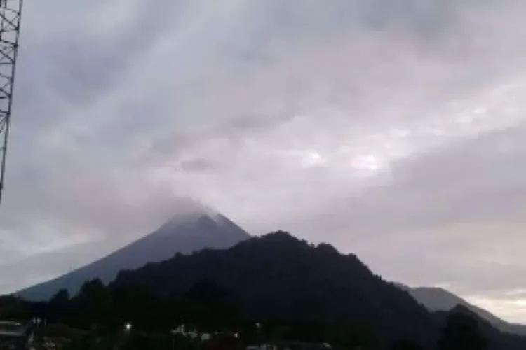 Gunung Merapi dari Pos Babadan. (foto BPPTKG)
