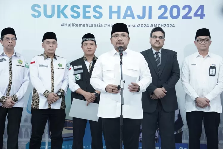 Menag Yaqut Cholil Qoumas menyampaikan Closing Statement Sukses Haji 2024 di Ruang Media Center Haji (MCH) Asrama Haji Pondok Gede, Kamis (25/7/2024). Acara dihadiri pejabat Kemenag dan Kementerian/Lembaga terkait. (Foto: Kemenag)