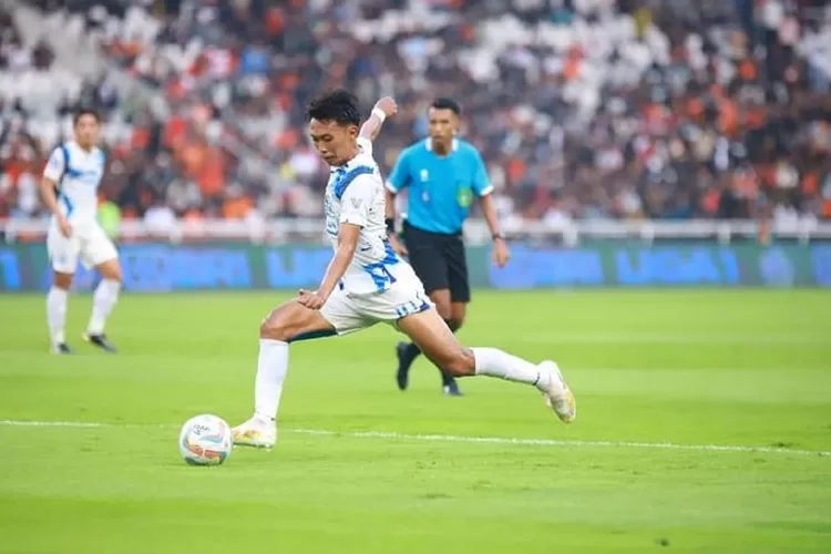 Riyan Ardiansyah memberikan harapan kepada PSIS setelah membobol gawang Persib Bandung pada pertandingan BRI Liga 1 di Stadion Si Jalak Harupat, Bandung, Minggu (15/9/2024). (Instagram / ardiansyahriyan17)
