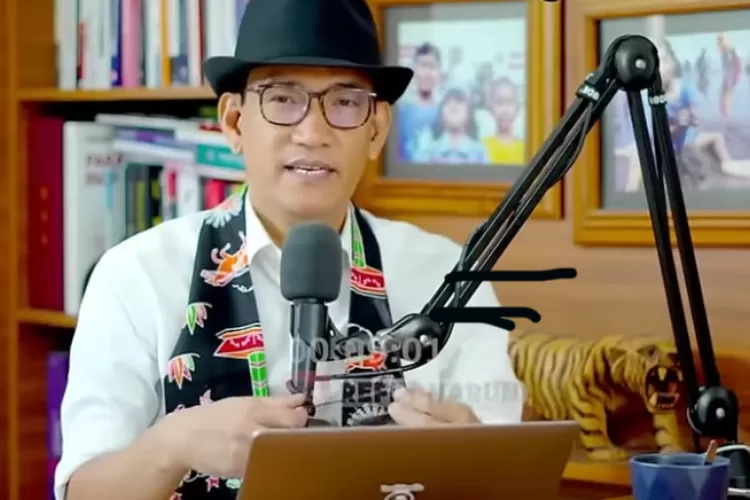 Refly Harus memberikan tanggapan soal Gugatan terhadap kepemimpinan Jokowi (Tangkapan layar YouTube. Refly Harun)