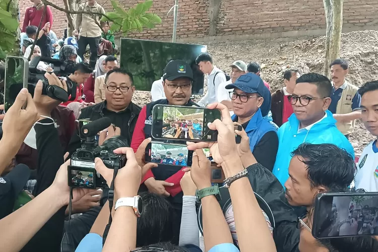 Menteri Sosial RI Drs H. Saifullah Yusuf