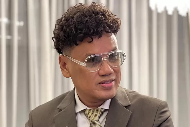 Uya Kuya buat video klarifikasi terkait video viral bermuatan politik yang beredar di media sosial. (Foto/Instagram @king_uyakuya.)