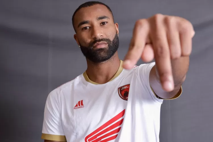 Pemain PSM Makassar, Yuran Fernandes dijatuhi sanksi larangan satu tahun tampil, akibat ucapannya di media sosial. (Instagram @yur4nfernandes)