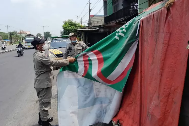 Langgar Aturan Pemasangan Ratusan Aps Pemilu 2024 Dicopot Suara Merdeka Solo 