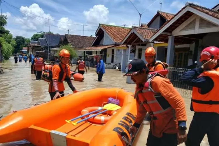 Banjir Di Brebes Meluas Ke Perkotaan, Ratusan Jiwa Terpaksa Mengungsi ...