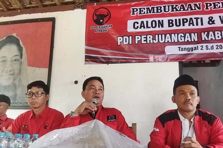 DPC PDI Perjuangan Kabupaten Rembang mengumumkan pembukaan pendaftaran balon Bupati dan Wabup Pilkada Kabupaten Rembang tahun 2024 (Mulyanto Ari Wibowo)