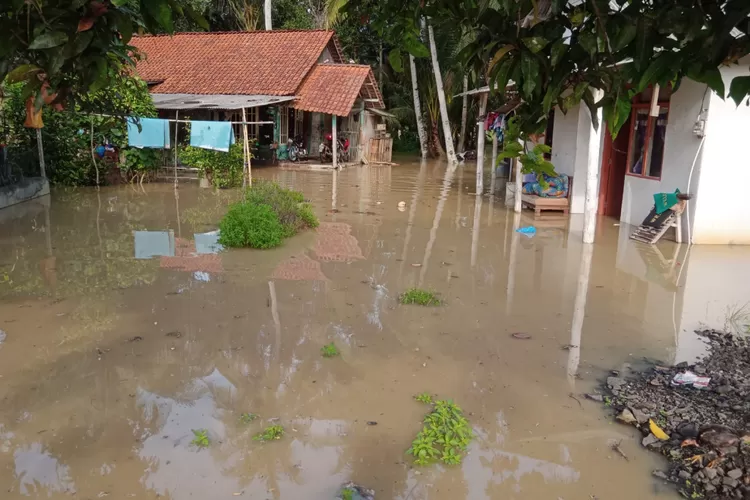 Banjir Bantarsari Cilacap, Sungai Cimeneng Meluap Picu Genangan Di ...