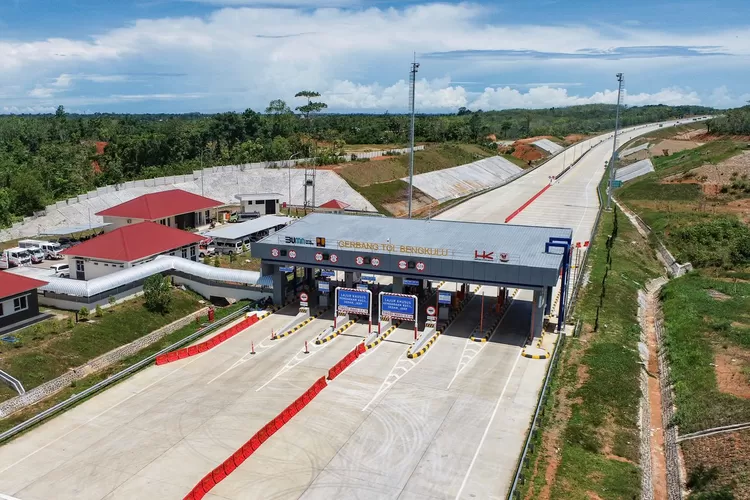 Gerbang Tol Jalan Tol Trans Sumatera (JTTS) di Bengkulu, Jalan Tol Lubuk Linggau-Curup-Bengkulu dikabarkan akan segera dilanjutkan dalam waktu dekat (Dok: Hutama Karya)
