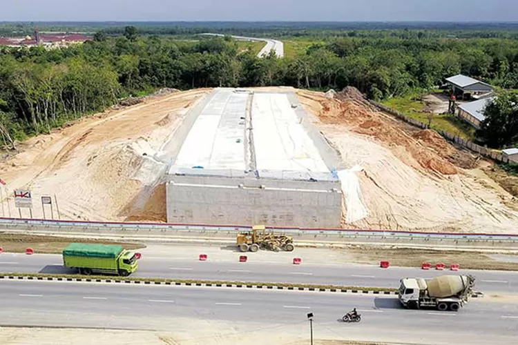  jalan tol Bangkinang pangkalan dari provinsi Riau menuju ke provinsi Sumatera Barat semakin mendekati tahap akhir pengerjaan hanya hitungan bulan dengan target penyelesaian pada tahun 2024.
