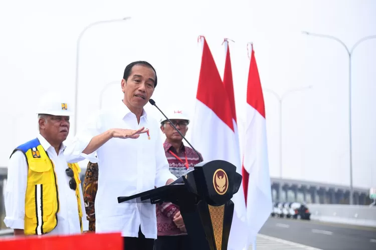 Presiden Joko Widodo (Jokowi) saat meresmikan Jalan Tol Indralaya-Prabumulih di Sumatera Selatan, Jokowi ingin infrastruktur Indonesia hebat seperti Tiongkok/Cina (Foto: BPMI Setpres/Rusman) (Foto: BPMI Setpres/Rusman)
