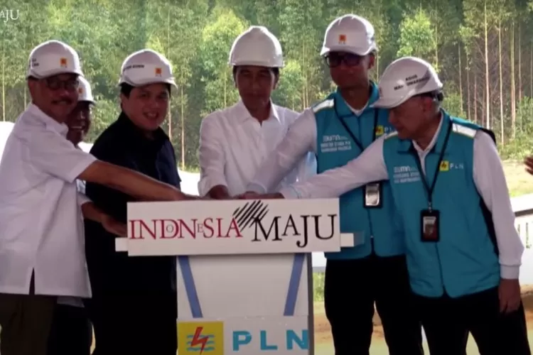 Presiden Jokowi Meletakan Batu Pertama Pembangunan PLTS Bersama Pihak Terkait    (setkab.go.id)
